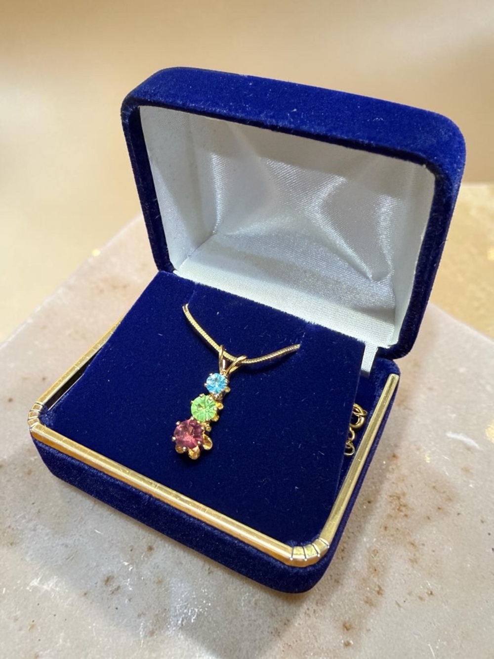 vintage Rhinestone Necklace Gold Tone with velvet gift box